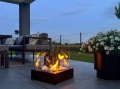 Biokominek-wolnostojacy-Sunset-Garden-czarny-aranzacja-08.webp