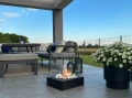 Biokominek-wolnostojacy-Sunset-Garden-czarny-aranzacja-09.webp